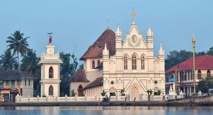 St. Mary’s Forane Church in Pulinkunnu, Alappuzha, Kerala – a stunning riverside Latin Catholic church with colonial architecture, serene backwaters, and heritage charm.
