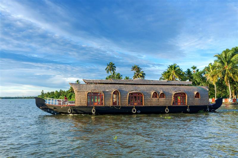 5 bedroom houseboat Alappuzha.